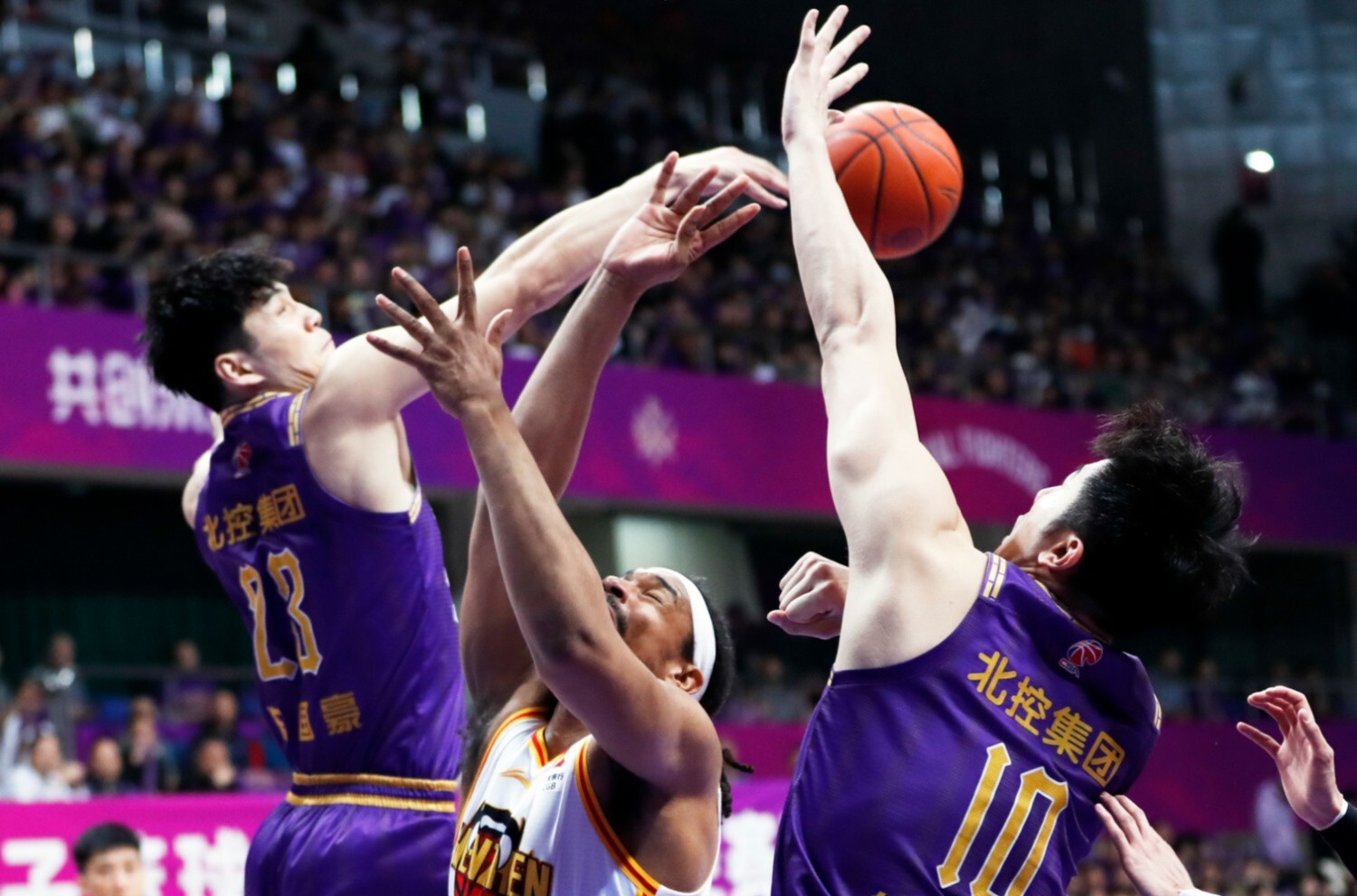 篮板争夺:北京队抢到49篮板,攻守兼备! 篮板争夺:北京队抢到49篮板,攻守兼备!