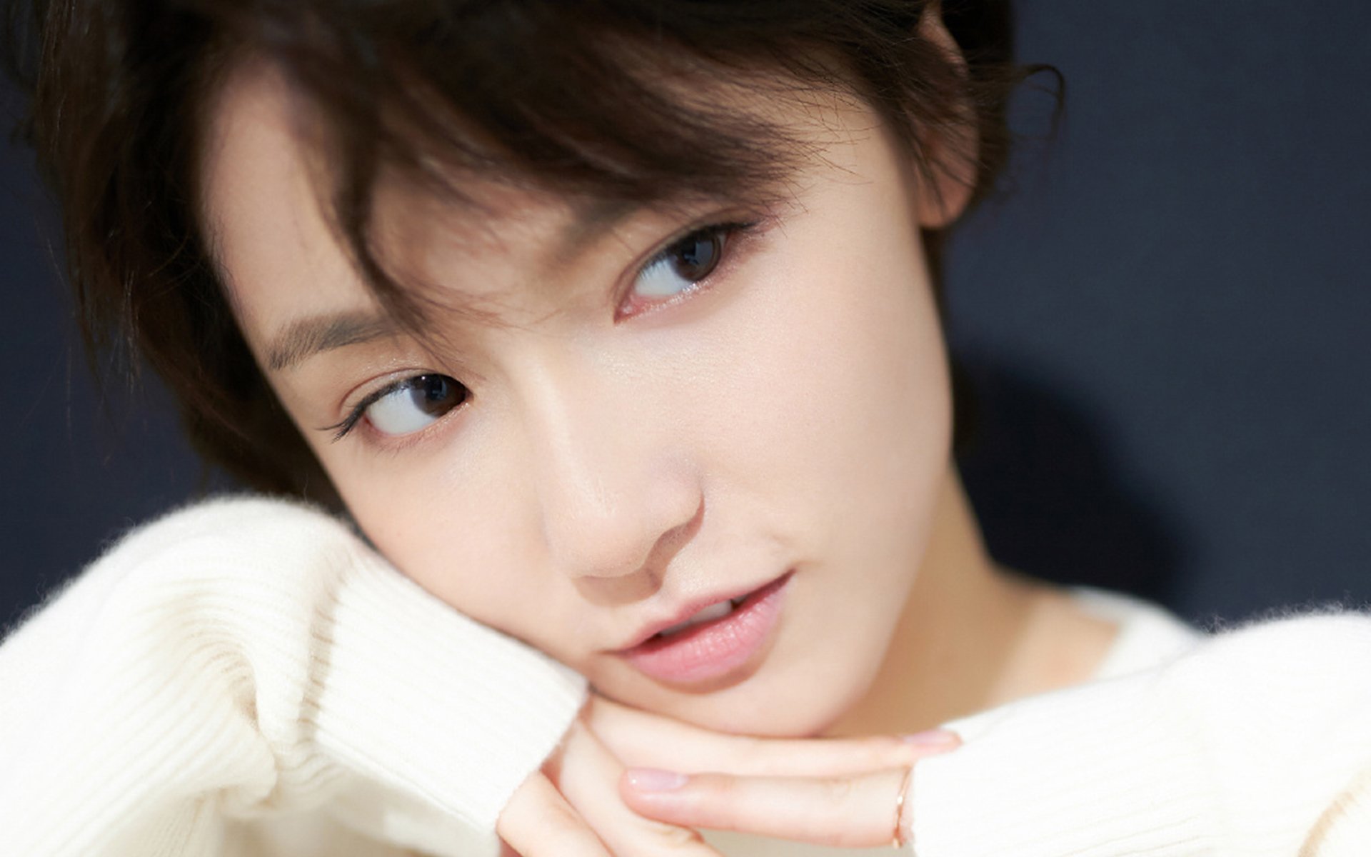 “极限漂移:高速弯道中的速度与美学”,弯道漂移超车