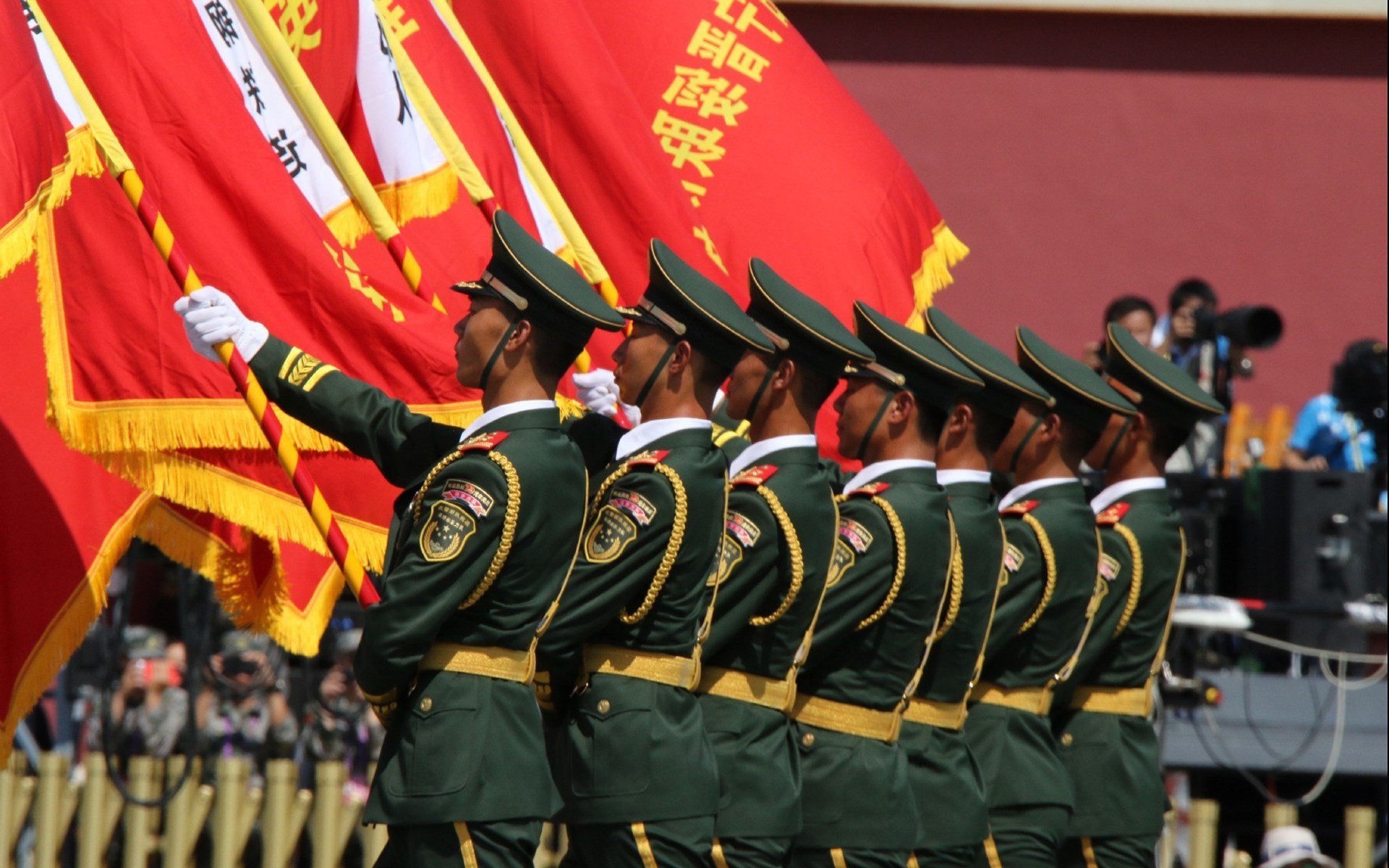 LeyuSports-行业“智能+绿色”双驱动新路径日益清晰，行业基础持续打牢，绿色智能产业